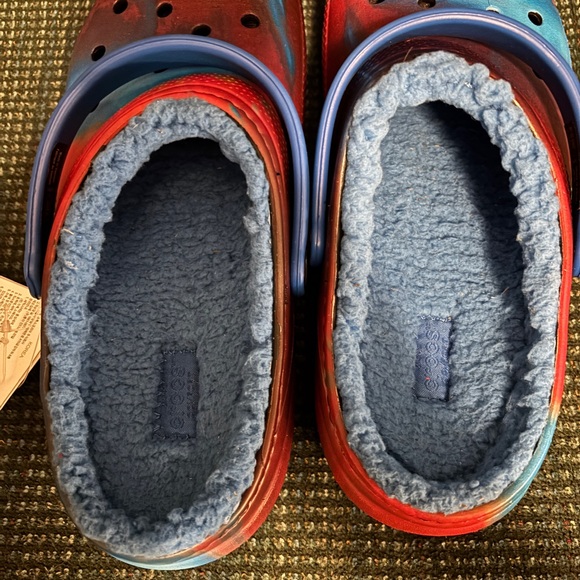 Red & Blue Sherpa Lined Crocs Sz Junior 6 - Picture 5 of 8